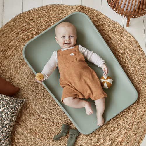 LEANDER - mata do przewijania MATTY™, sage green