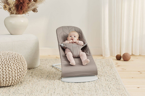 BABYBJORN - leżaczek BLISS Woven, Petal Quilt, piaskowoszary + zabawka Soft Friends