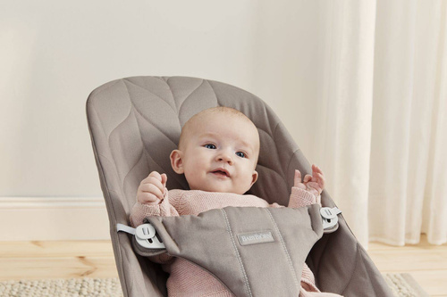 BABYBJORN - leżaczek BLISS Woven, Petal Quilt, piaskowoszary + zabawka Soft Friends