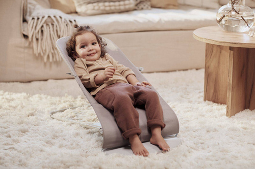 BABYBJORN - leżaczek BLISS Woven, Petal Quilt, piaskowoszary + zabawka Soft Friends