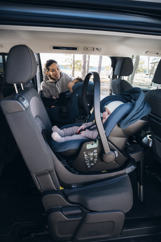 THULE - Elm Connect 360 - fotelik samochodowy dla malucha, darkest blue